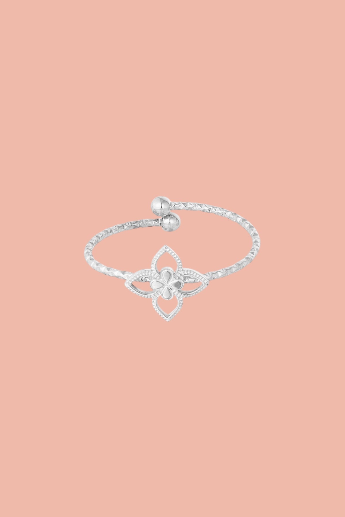 Stainless steel ring with a floral clover