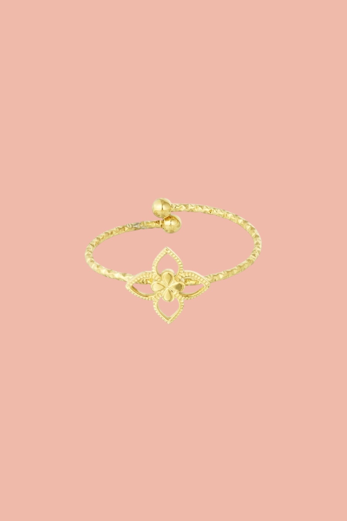 Stainless steel ring with a floral clover