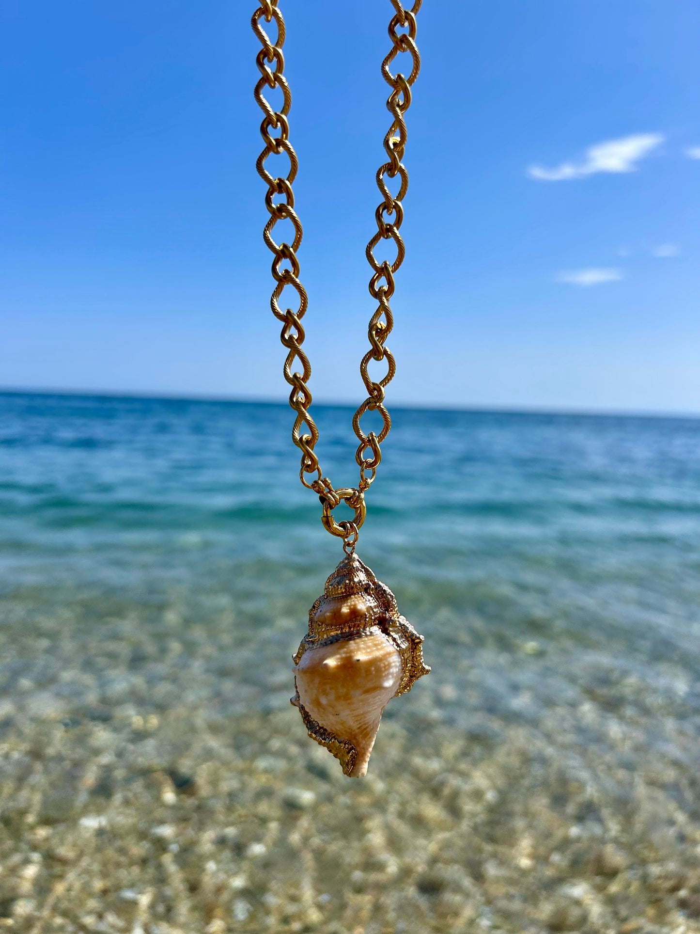 Bombshell necklace