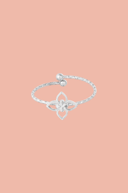 Stainless steel ring with a floral clover