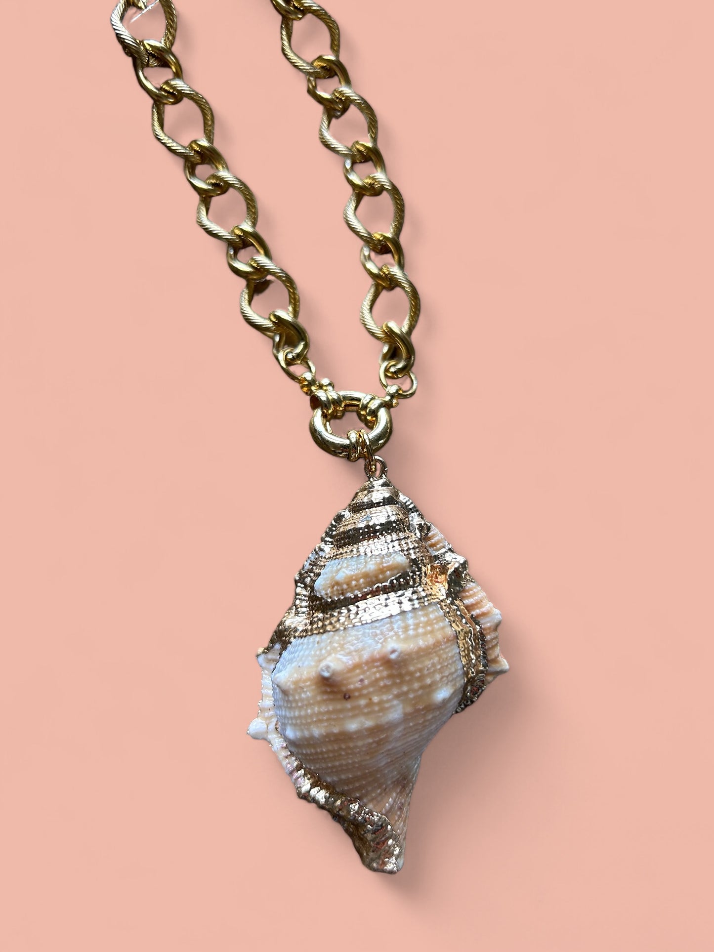 Bombshell necklace