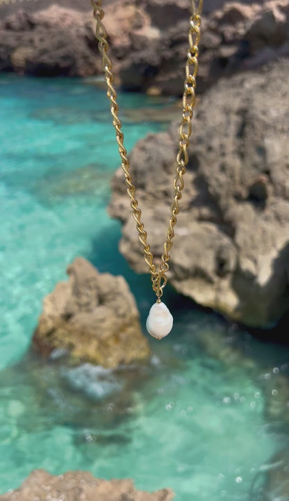 Perfect pearl necklace