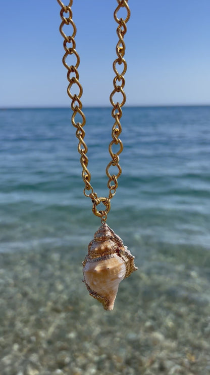 Bombshell necklace